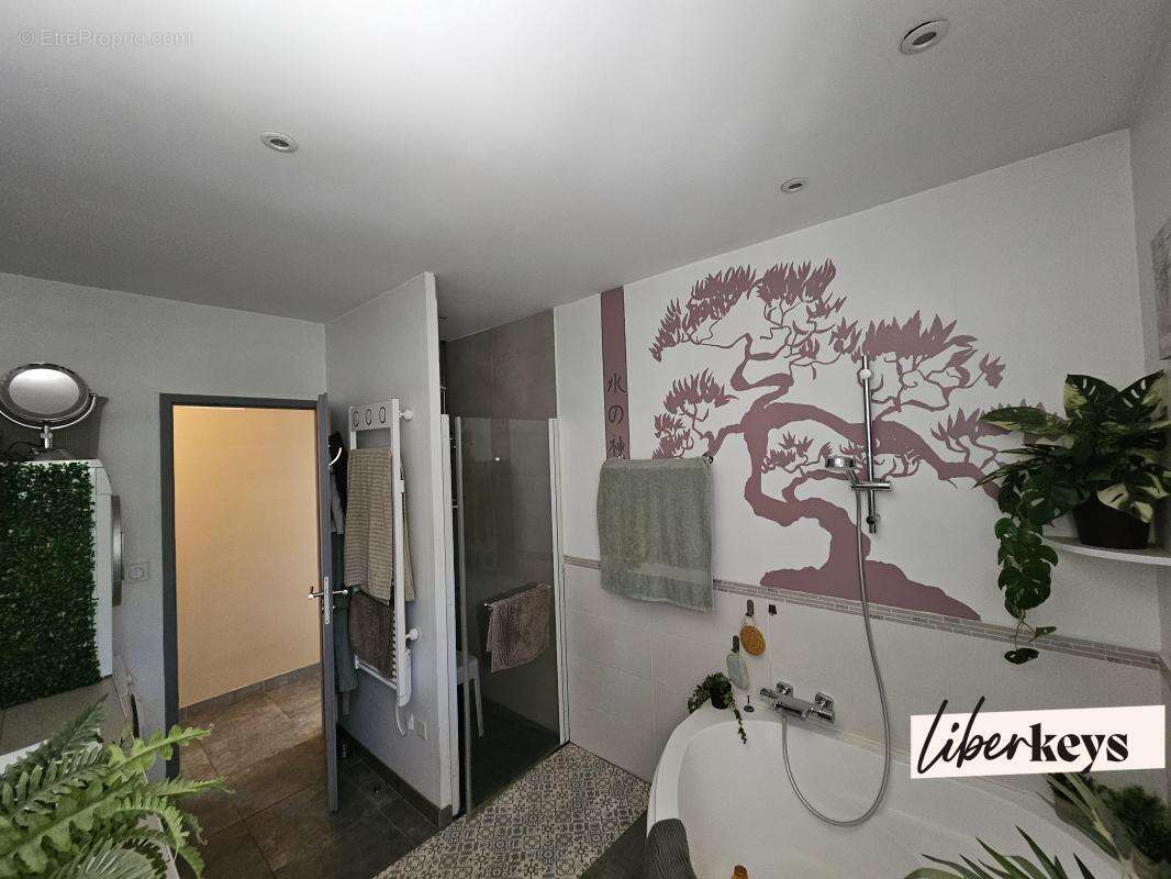 AMPUS (83) Maison de 134 m²  Garage double  sur 1200 m² de terrain plat, piscinable,  clôturé et arboré - photo 10