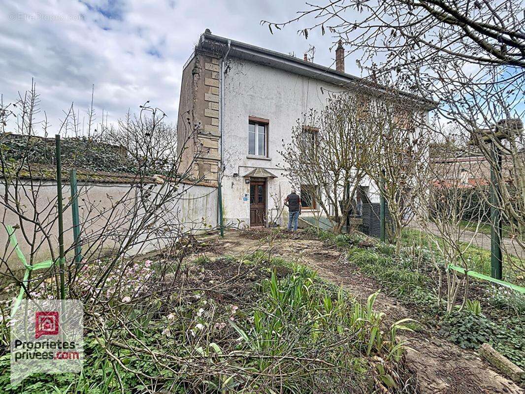 Appartement à VIC-SUR-SEILLE