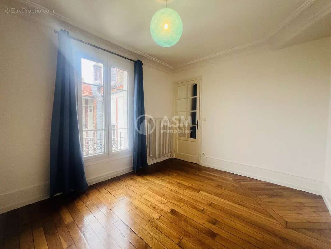 Appartement à COURBEVOIE