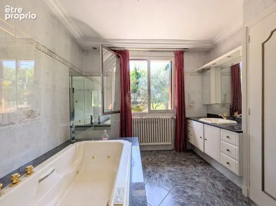 Saint-Genis-Laval  proximité Irigny   Maison avec vue sur Lyon - Terrain de 2000m2 - photo 12