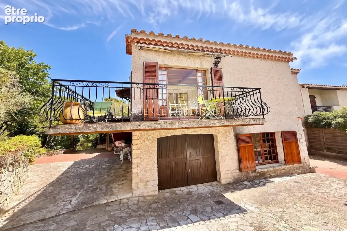 Maison à SAINT-CYR-SUR-MER