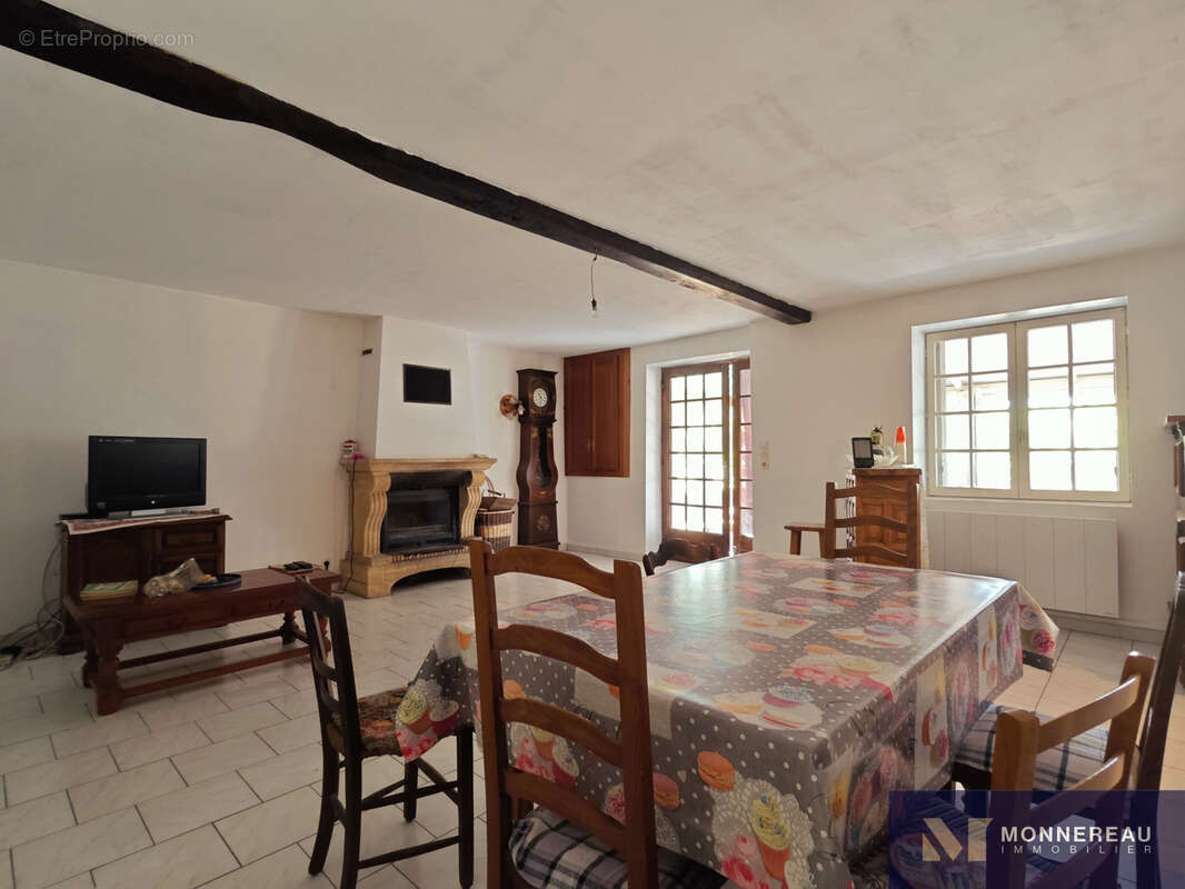 Maison de plain pied avec 500 m2 de dependances - photo 3