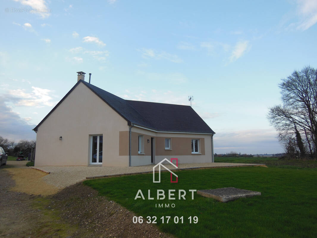 Maison à AMBILLOU-CHATEAU