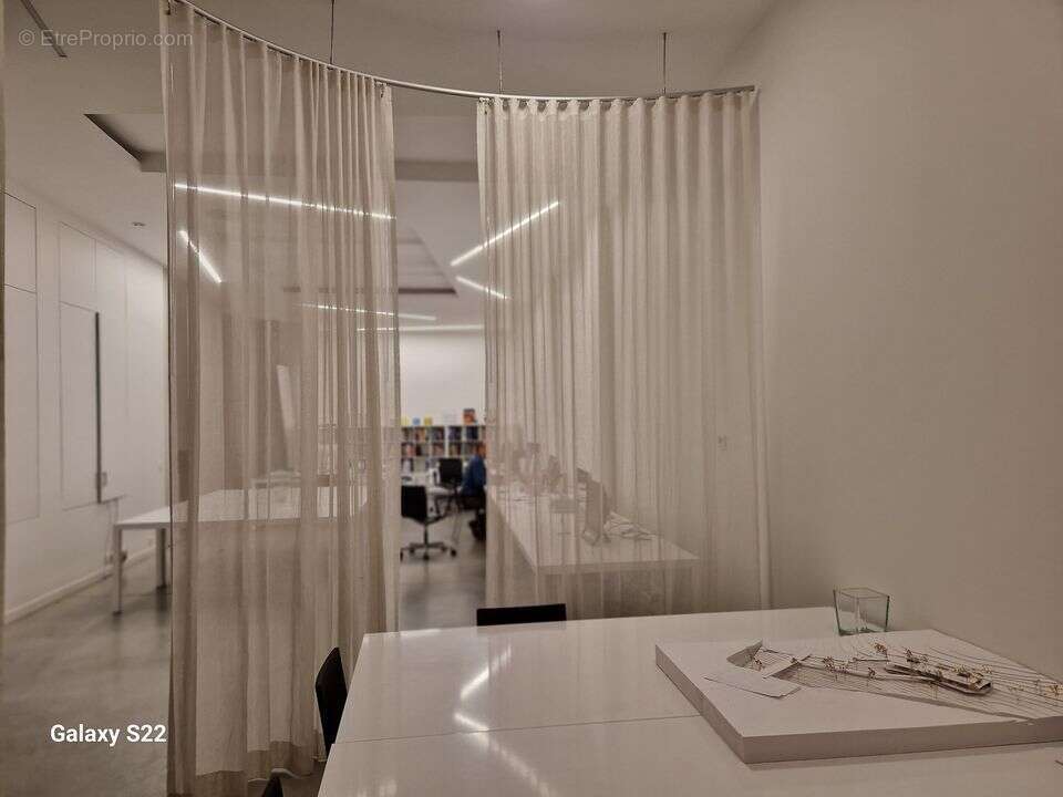 LOCAL PROFESSIONNEL  - Commerce à BORDEAUX