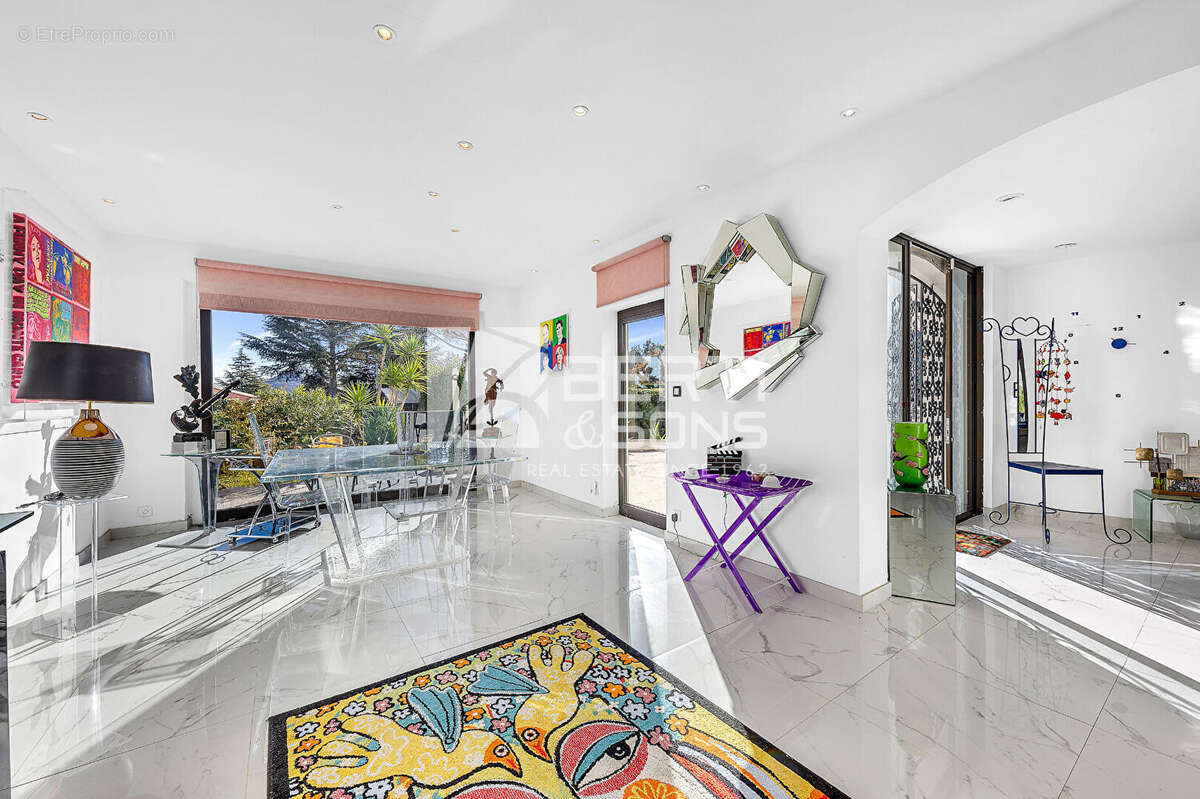 Maison à MANDELIEU-LA-NAPOULE