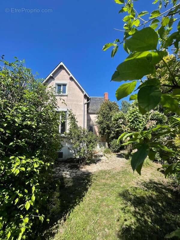 Maison à DUN-SUR-AURON