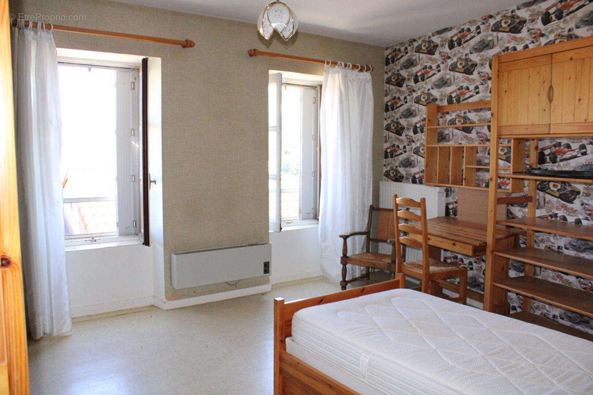 Maison avec local commercial et double garage de 66 m² - photo 8