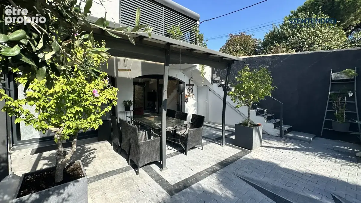 Maison T5 avec cour extérieure à Lunel-Viel
