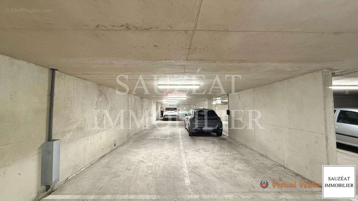Parking à BAGNEUX