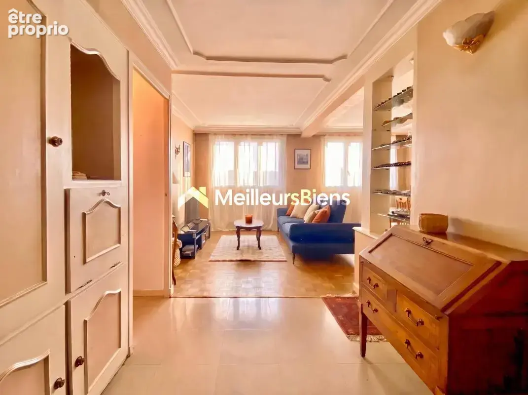 VILLEURBANNE CUSSET, appartement T3 de 68 m² coup de cœur avec ascenseur - Balcon - Cave - 1 place de stationnement  - Garage en - photo 3