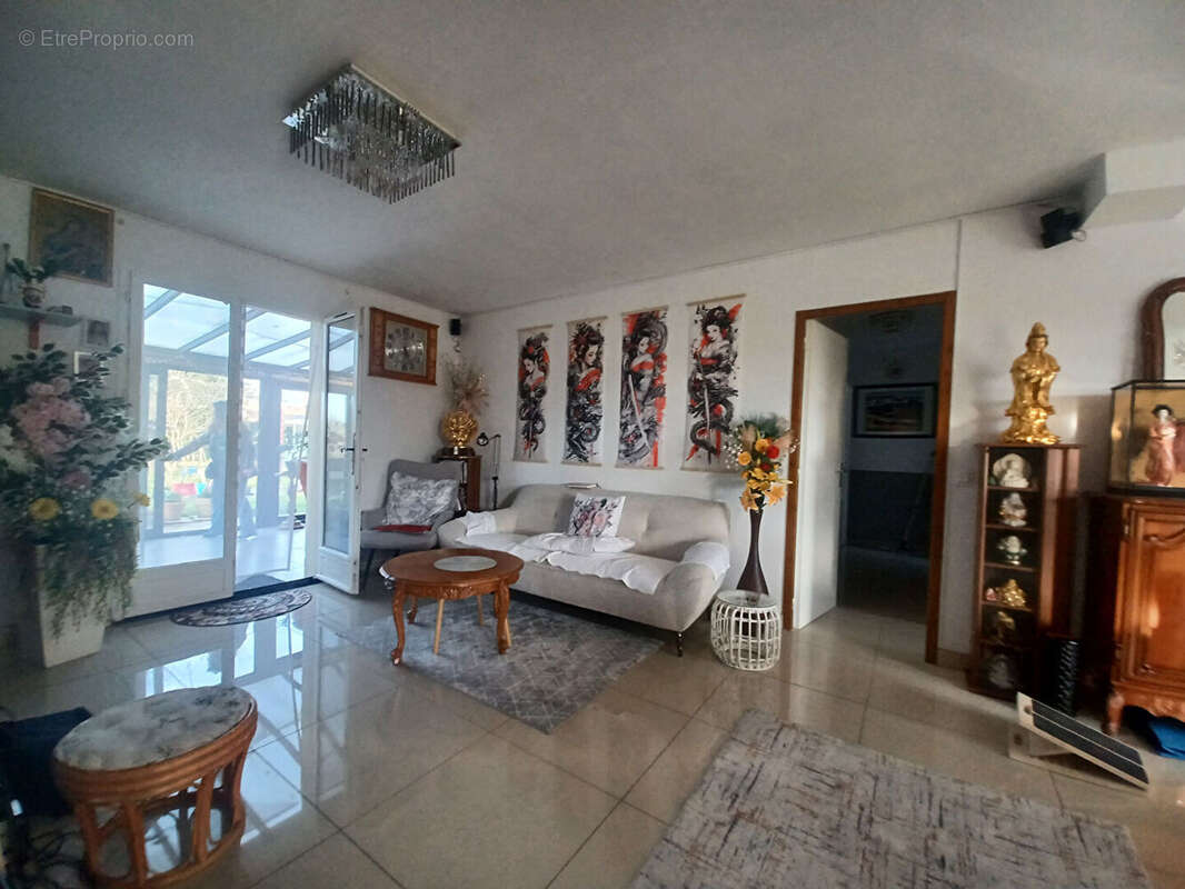 Maison à AMBARES-ET-LAGRAVE