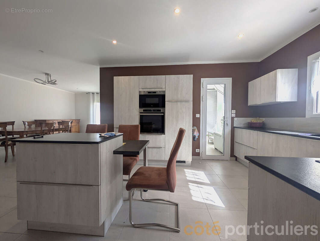 Maison à LUC-LA-PRIMAUBE