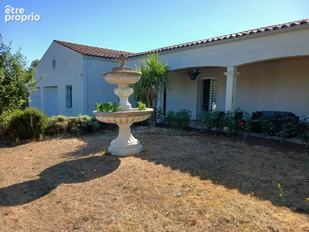 Maison à SAINT-JEAN-D'ANGELY