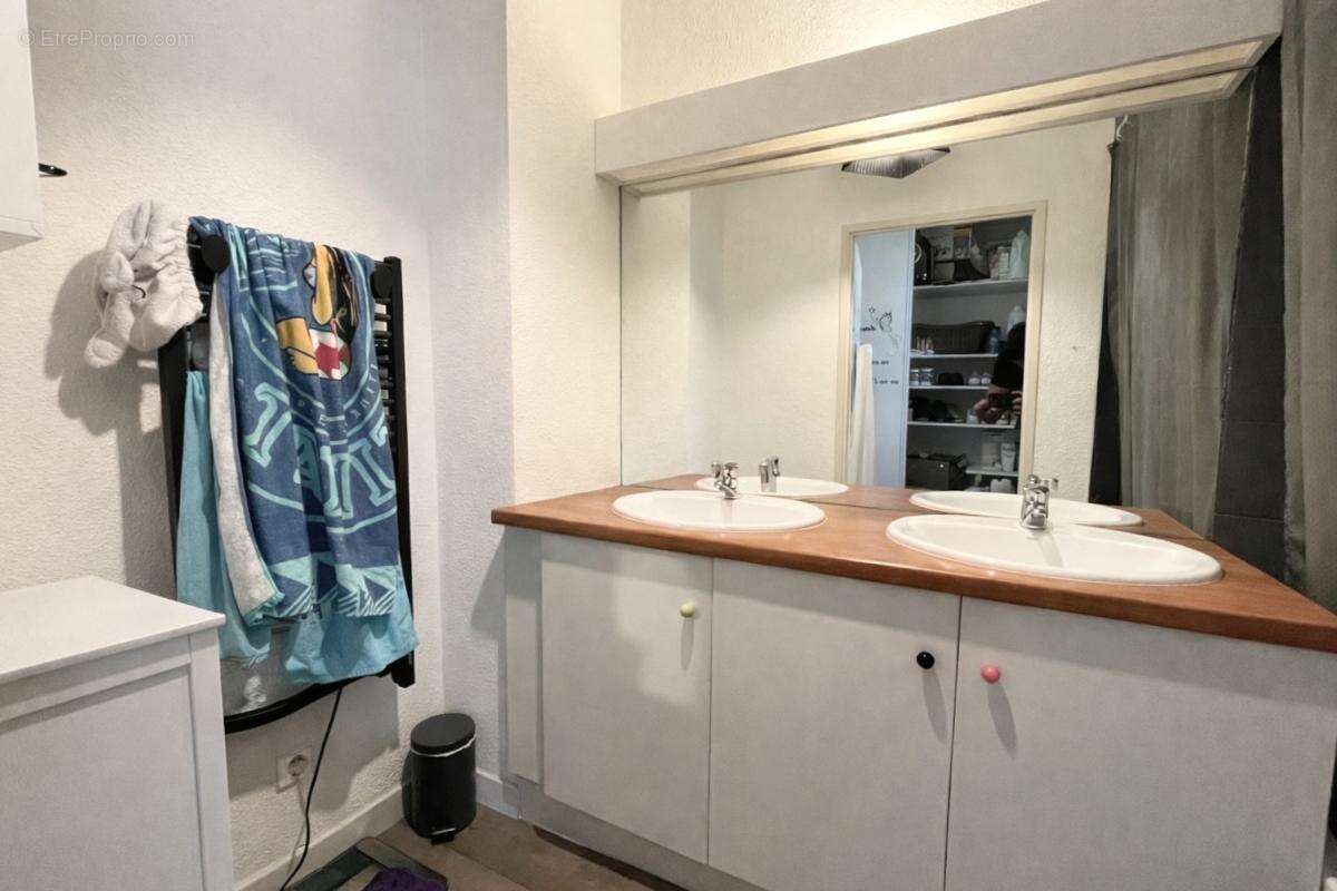 Appartement à LESPINASSE