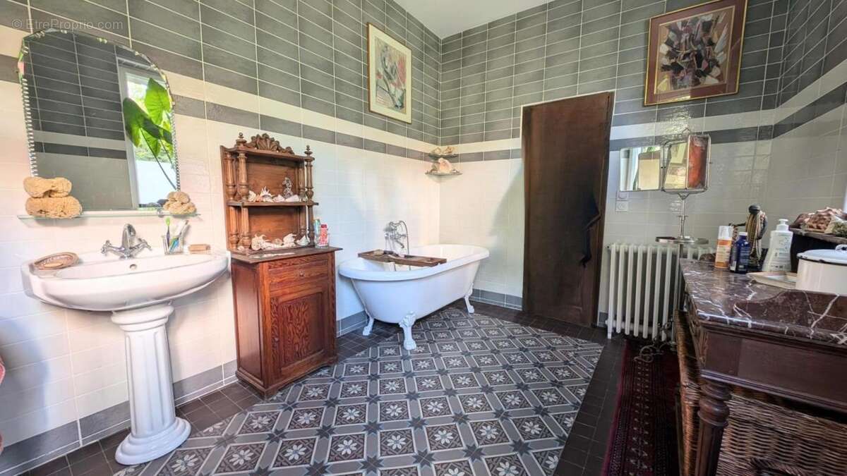 Maison centre ville avec cachet, très bon état technique, 6 chambres + T2 indépendant, jardin, garage - photo 9