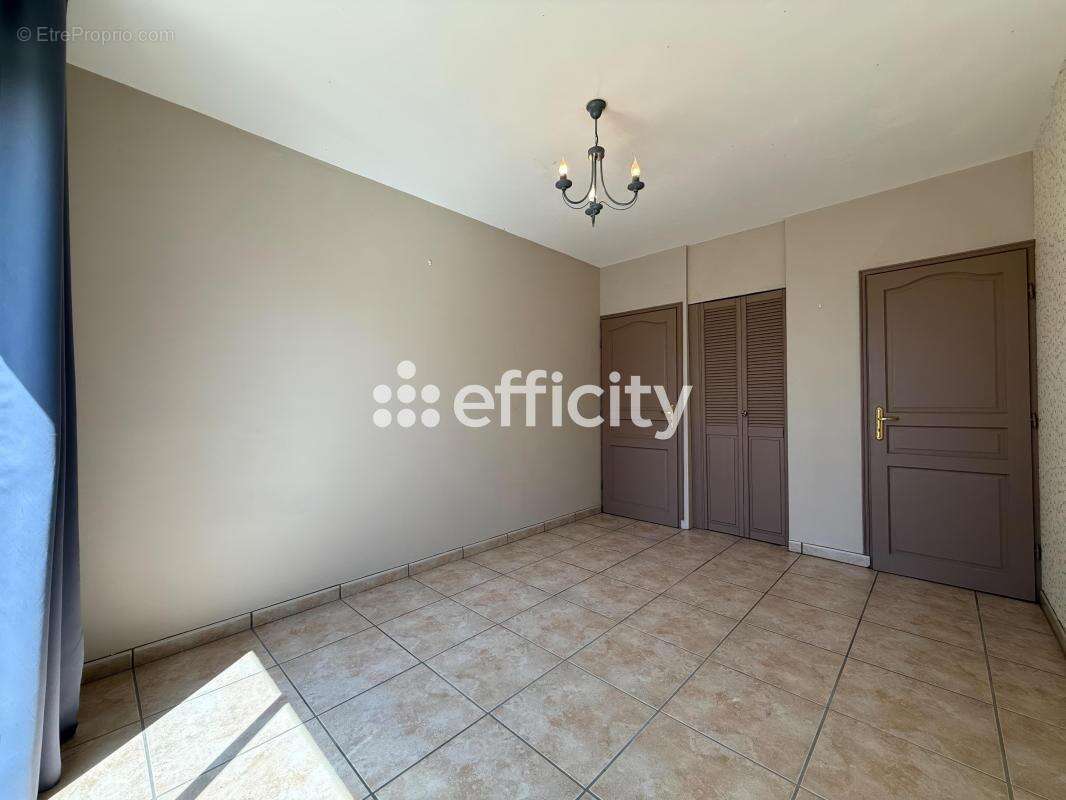 Maison 213 m² à Saint-Epain  - photo 18
