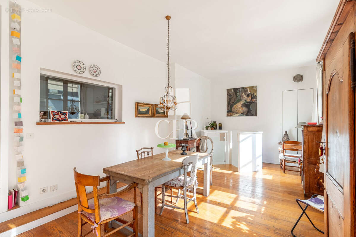 Appartement à PARIS-3E