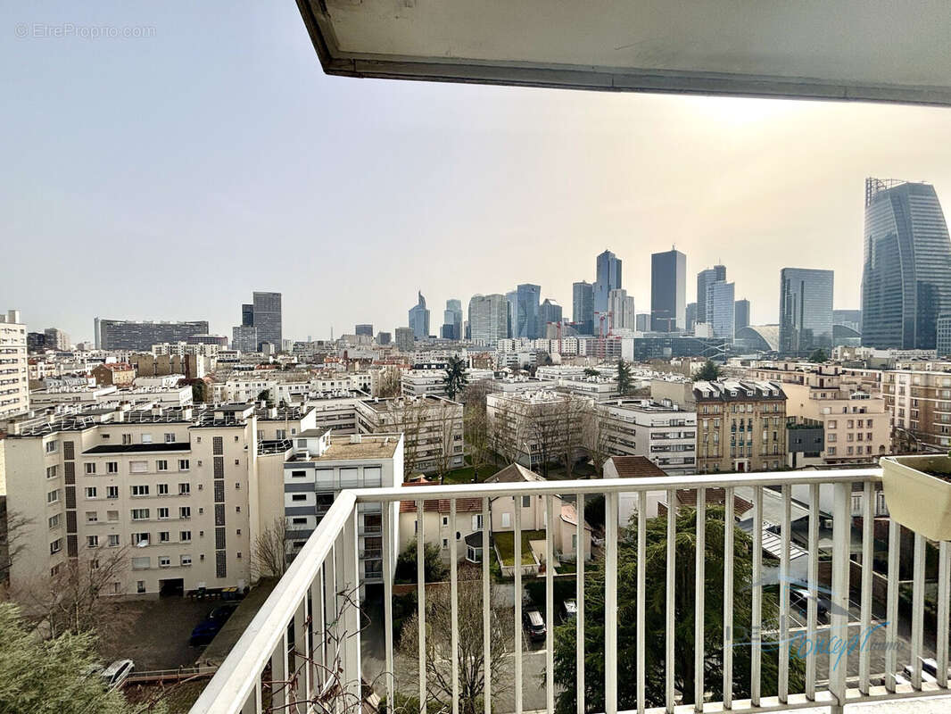Appartement à COURBEVOIE