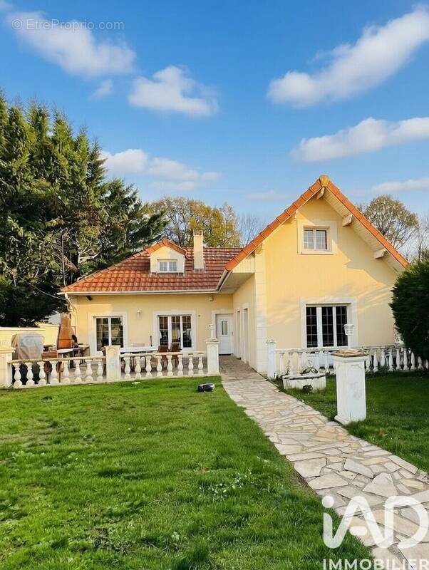 Photo 1 - Maison à MONTIGNY-LES-CORMEILLES