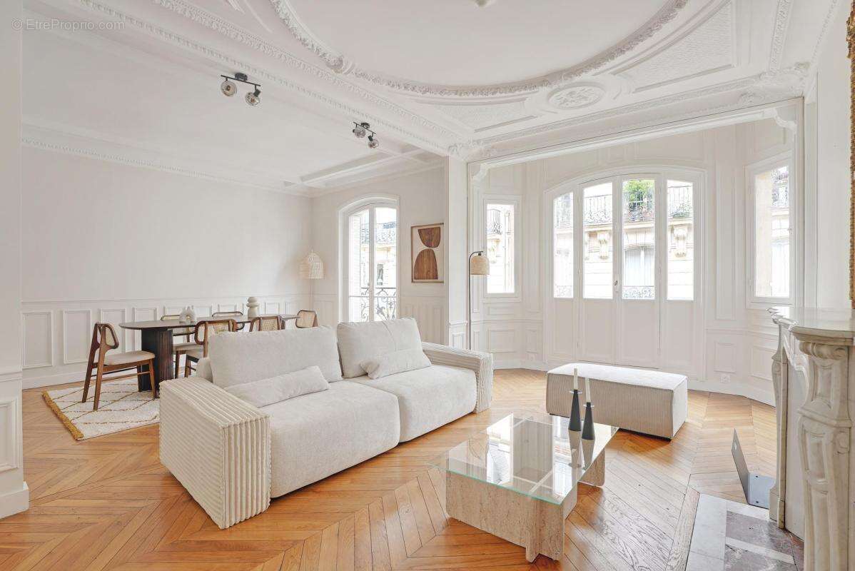 Appartement à PARIS-17E