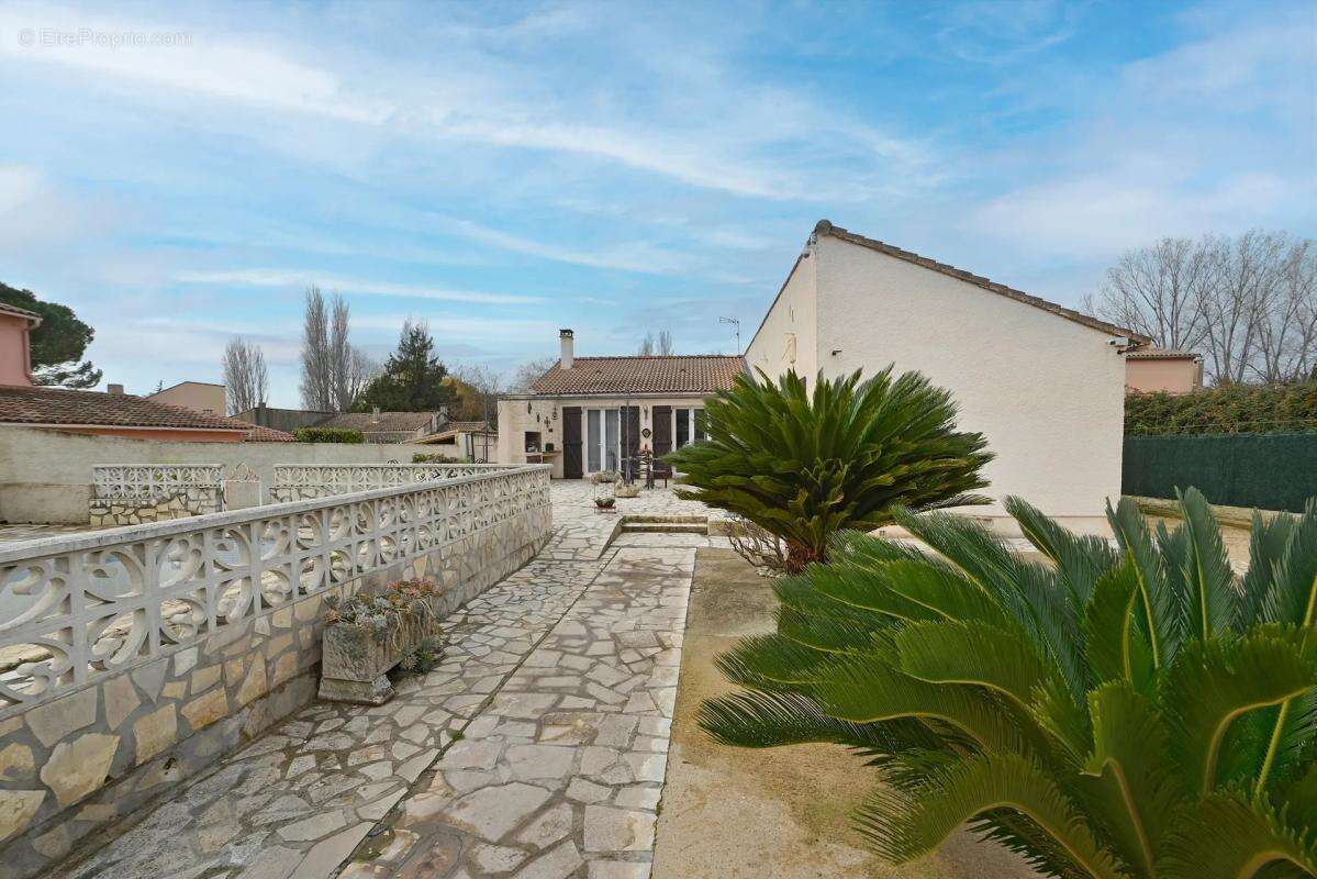 Maison à JONQUIERES-SAINT-VINCENT