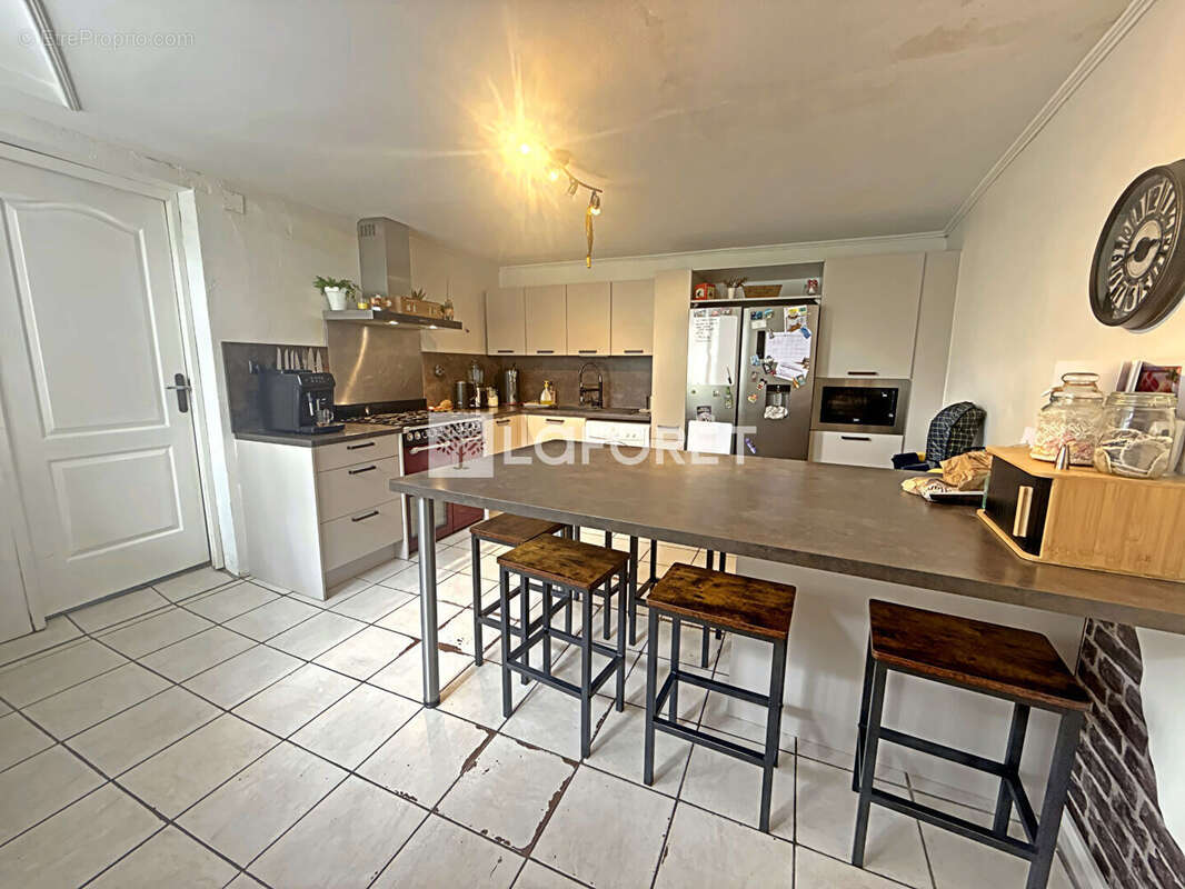 Maison à BAGE-LA-VILLE