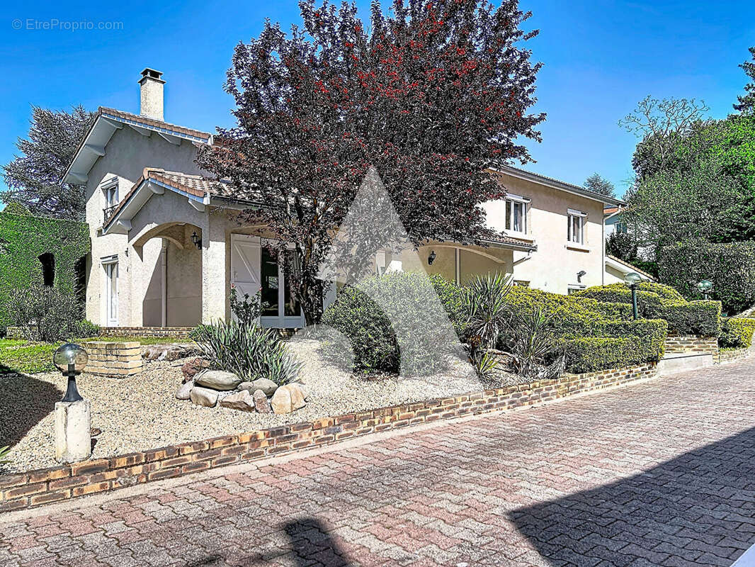 Maison à PONCINS