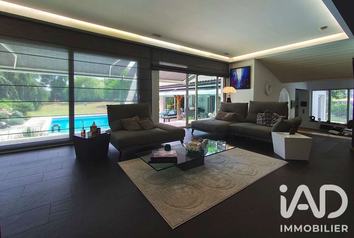 Maison 255 m² à Allinges  - photo 5