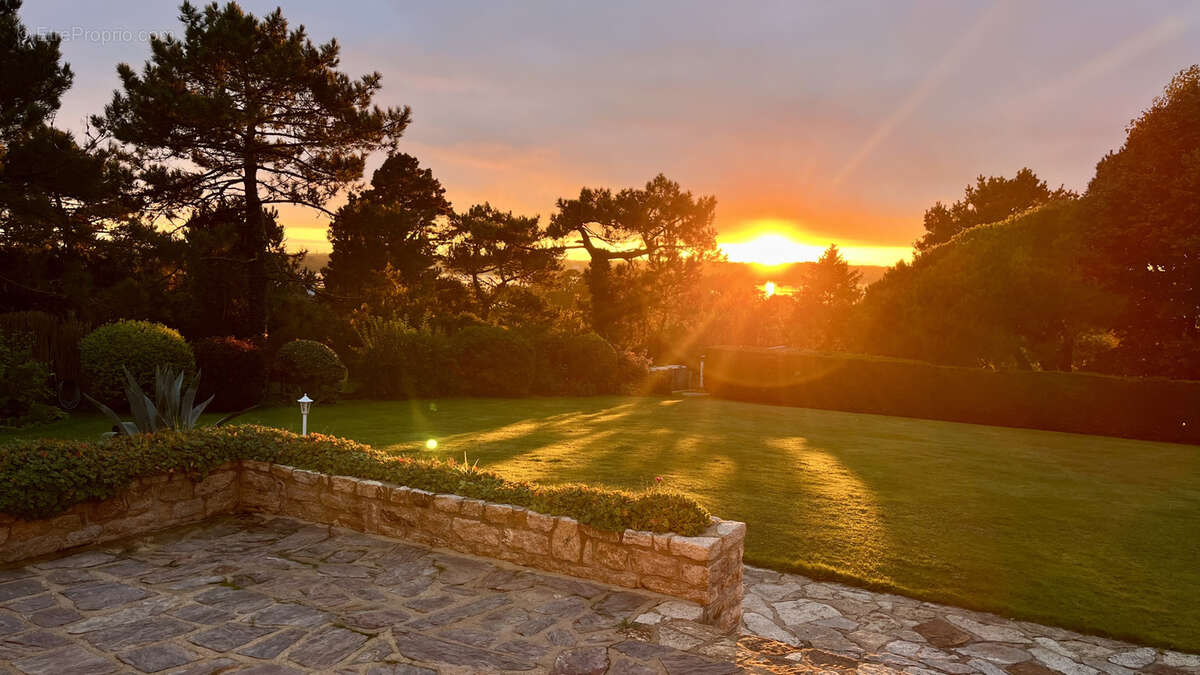 Propriété d’exception à vendre à Baden   Vue dominante sur le Golfe du Morbihan - photo 3