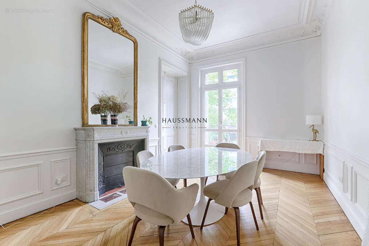 Appartement à PARIS-8E