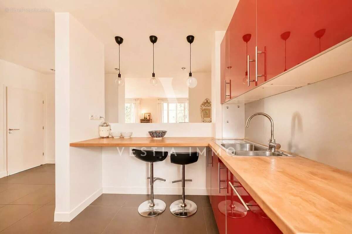 Appartement à LA GARENNE-COLOMBES