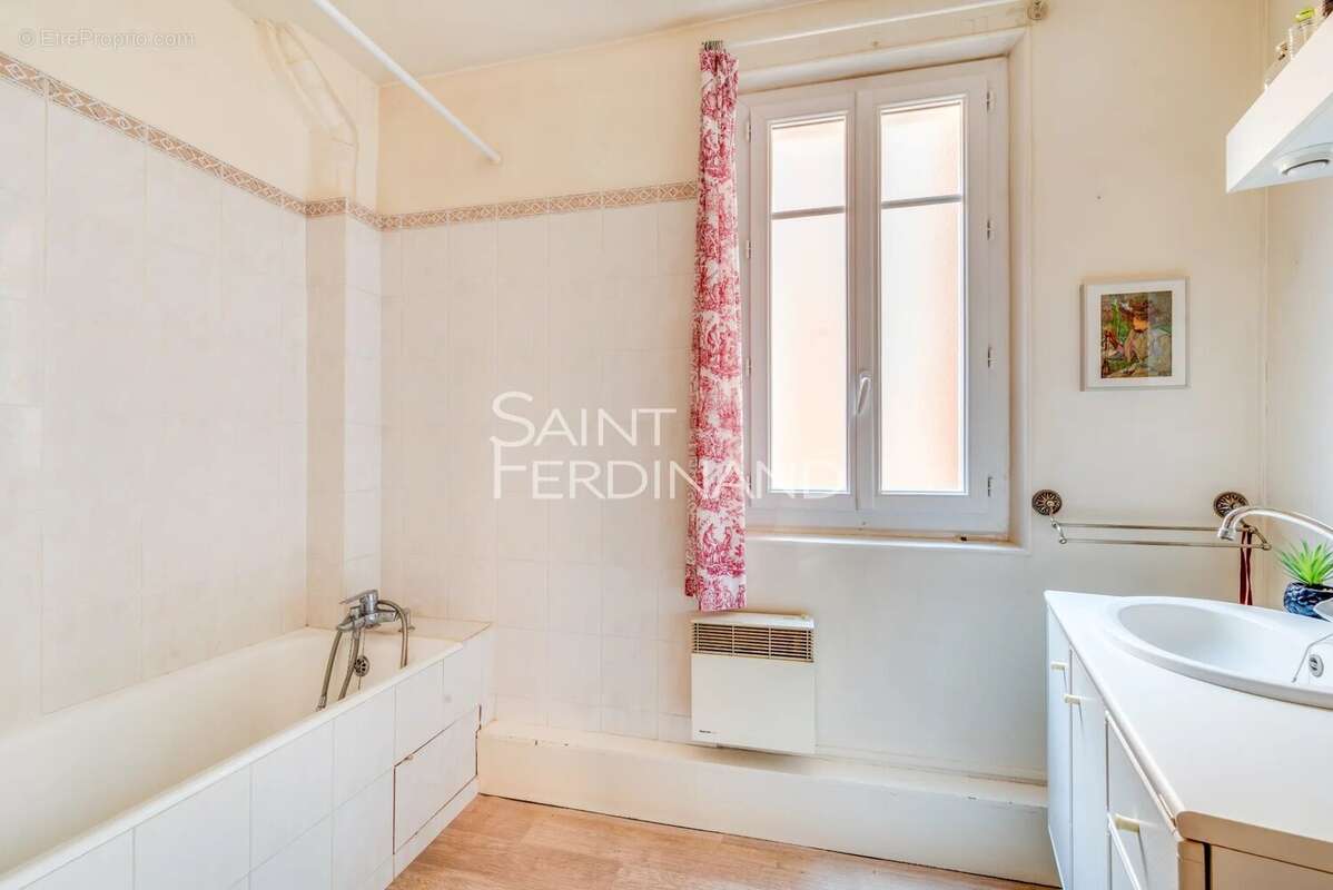 Appartement à NEUILLY-SUR-SEINE