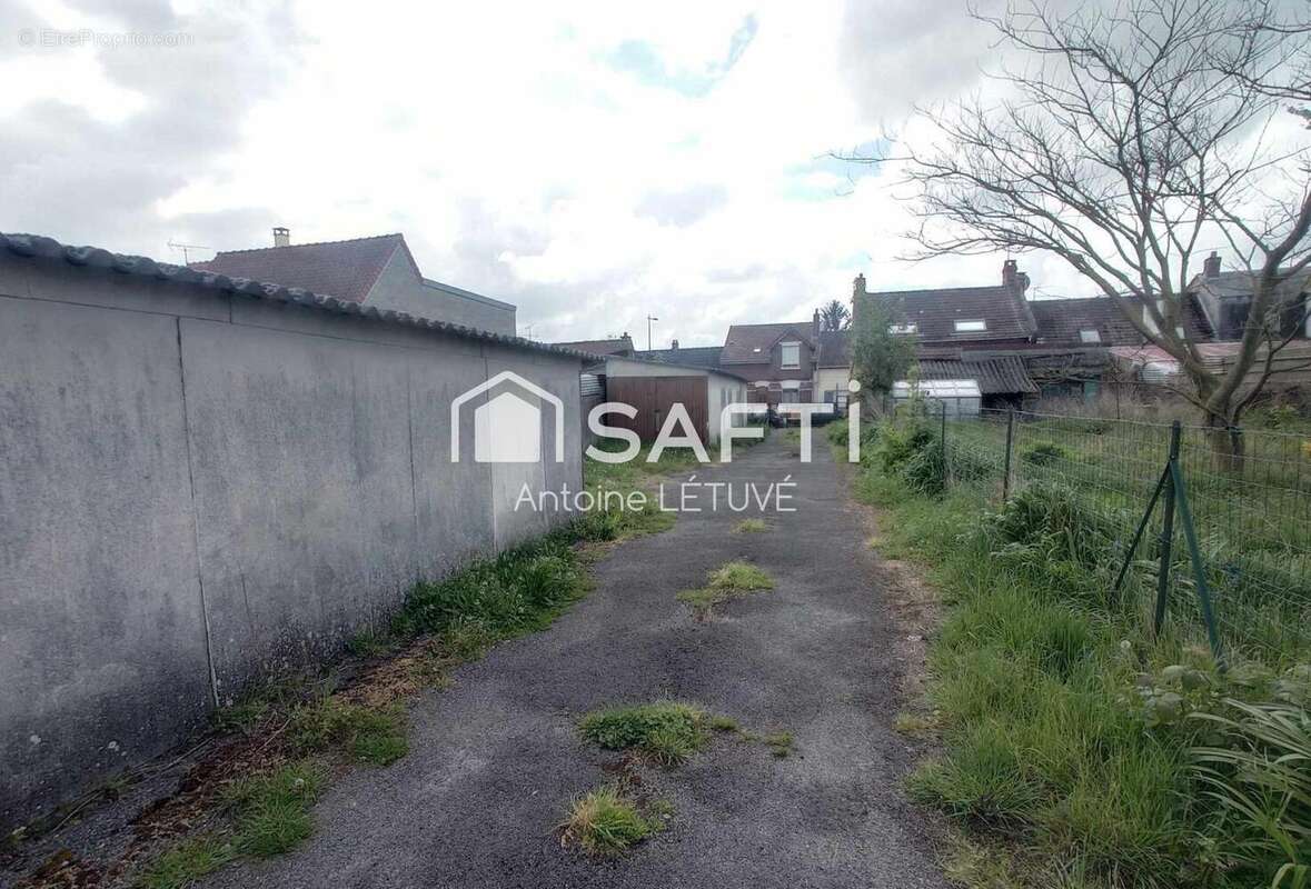 Photo 3 - Parking à CORBIE