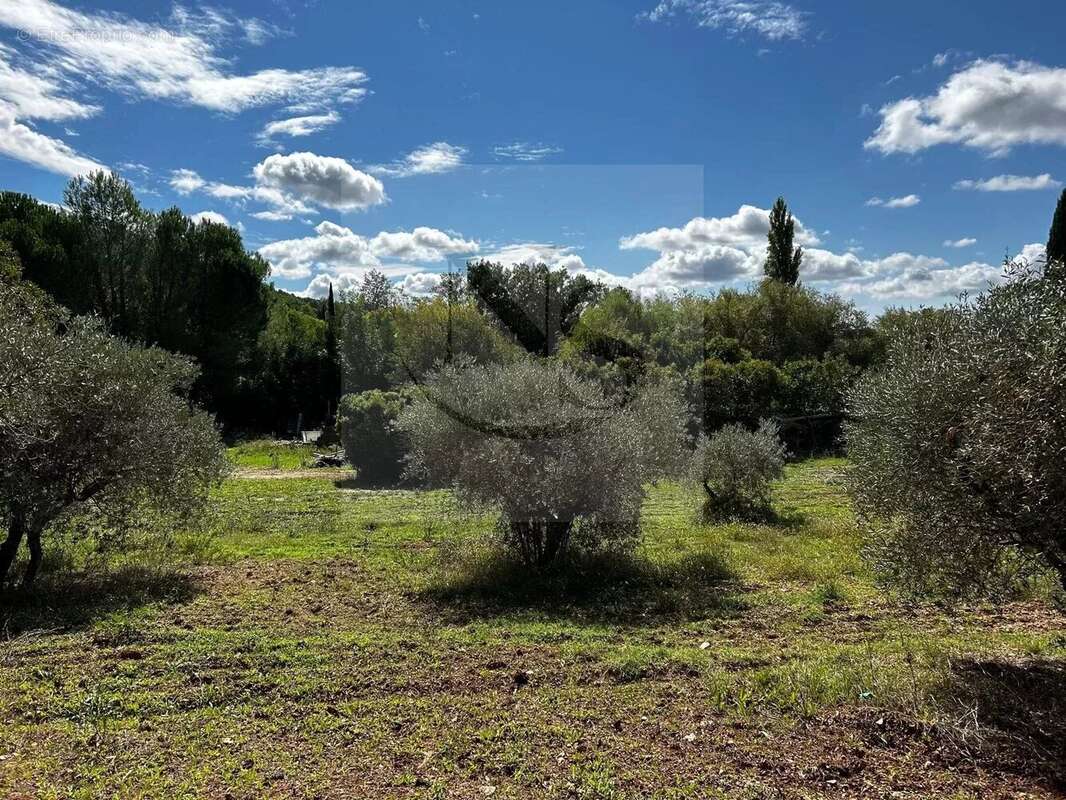 Terrain à AIX-EN-PROVENCE