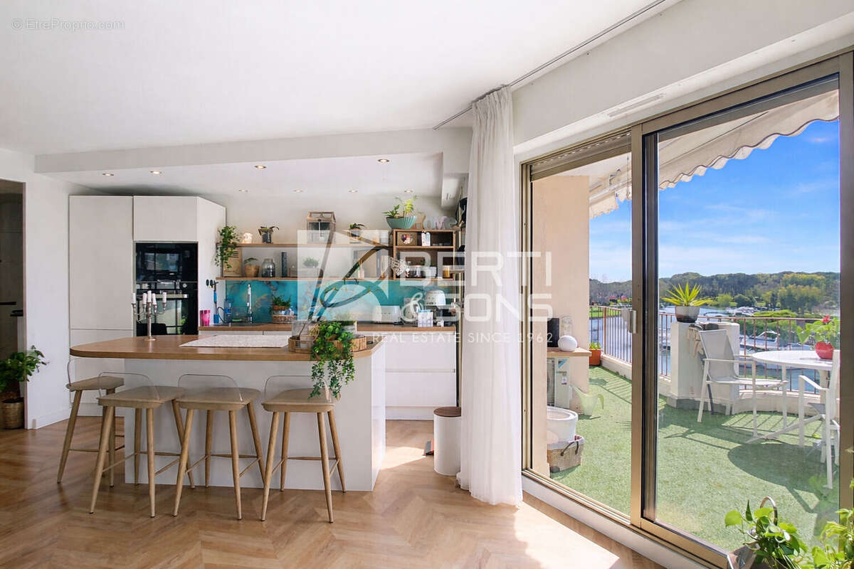 Appartement à MANDELIEU-LA-NAPOULE