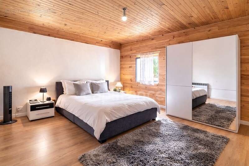 Dpt Drôme (26), à vendre proche de LA TOUCHE maison en pierre P5 mitoyenne, d'environ 110 m² habitables avec cour - photo 10