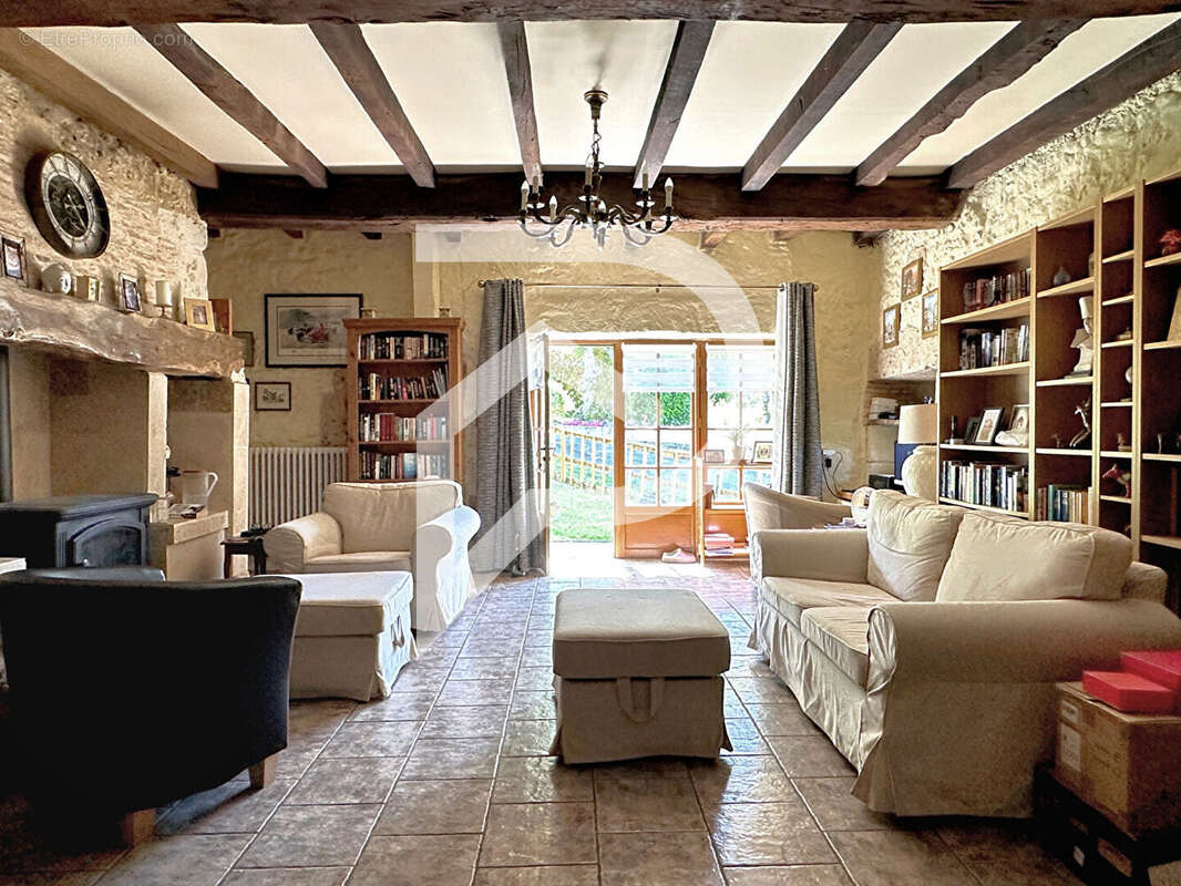 Maison à SAINT-AQUILIN