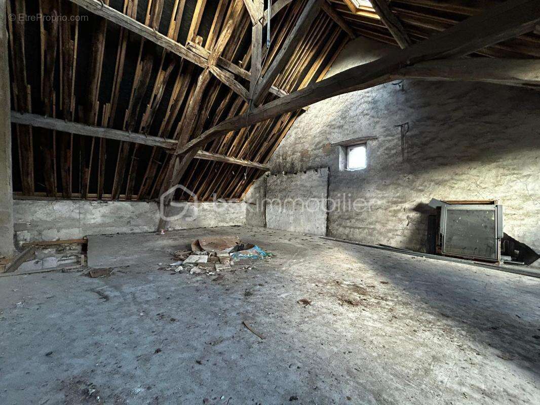 Appartement à BRIENON-SUR-ARMANCON