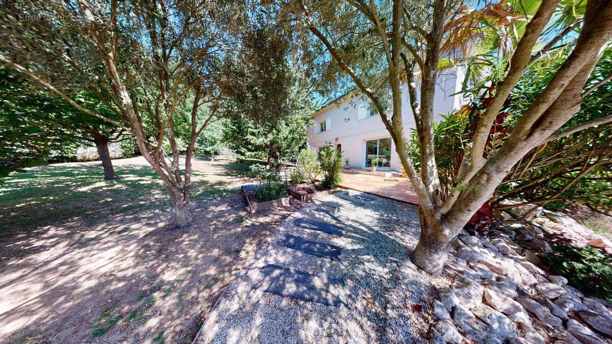 Maison 8 pièces de 200m² - photo 18