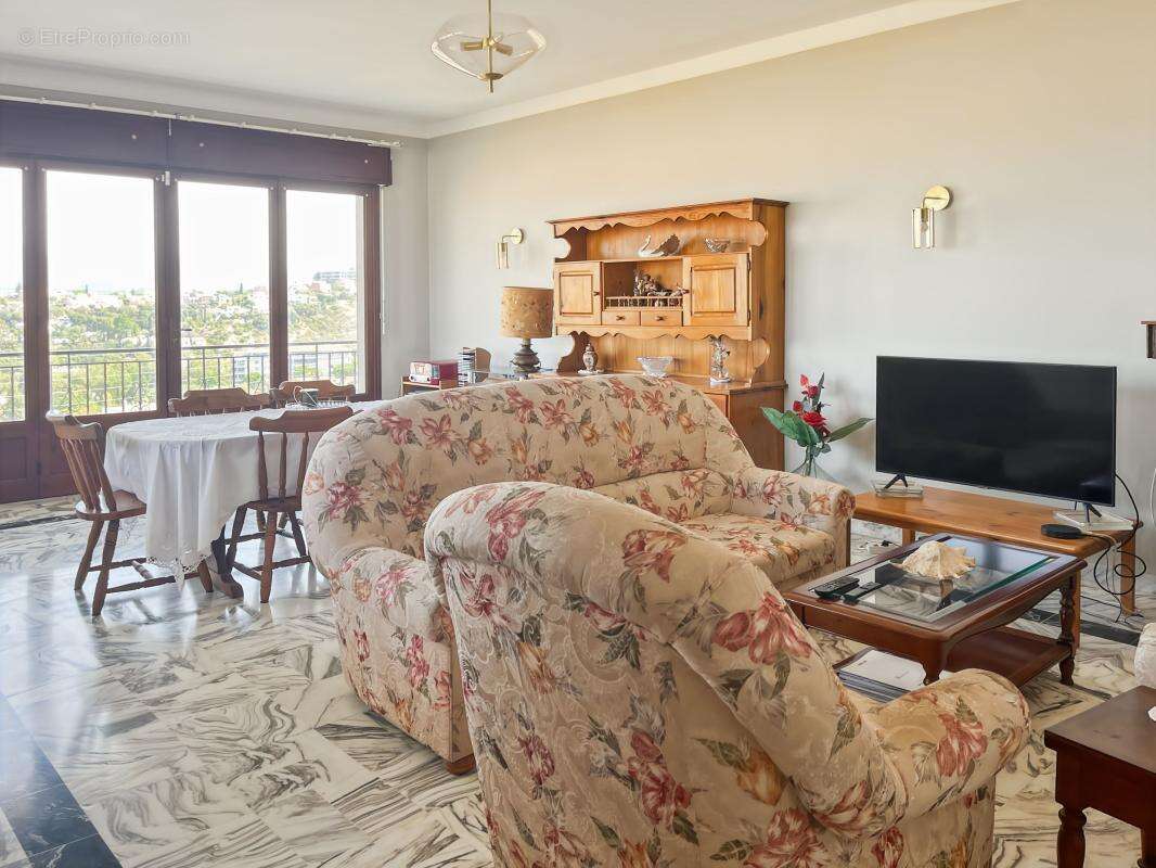 Maison À Vendre composée de 2 appartements (3 et 4 pièces) - photo 3