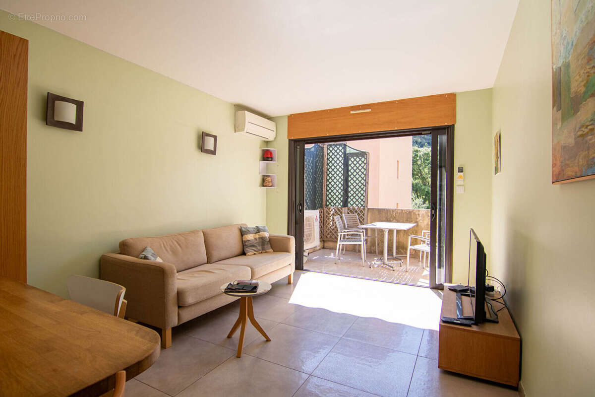 Appartement à MOUGINS