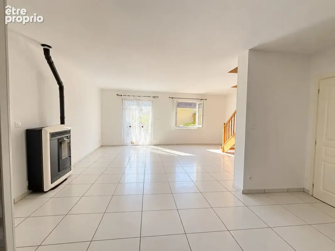 01150 BLYES   Maison 3 chambres, jardin et garage   DPE B   Proche Plaine de l’Ain - photo 3