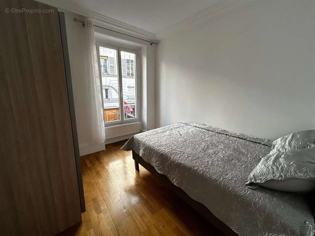Appartement à PARIS-11E