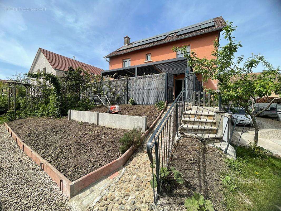 Secteur Valdoie, Maison de 138M2 sur 525M2 de terrain clos et arboré - photo 3