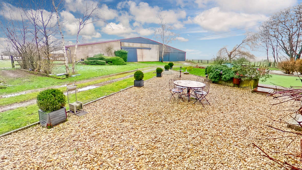 Maison à AZANNES-ET-SOUMAZANNES