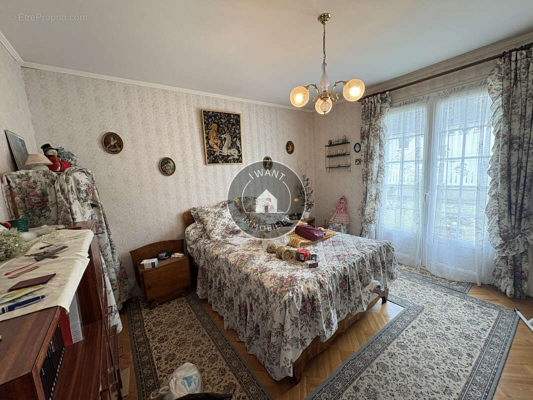 Maison à GENNES