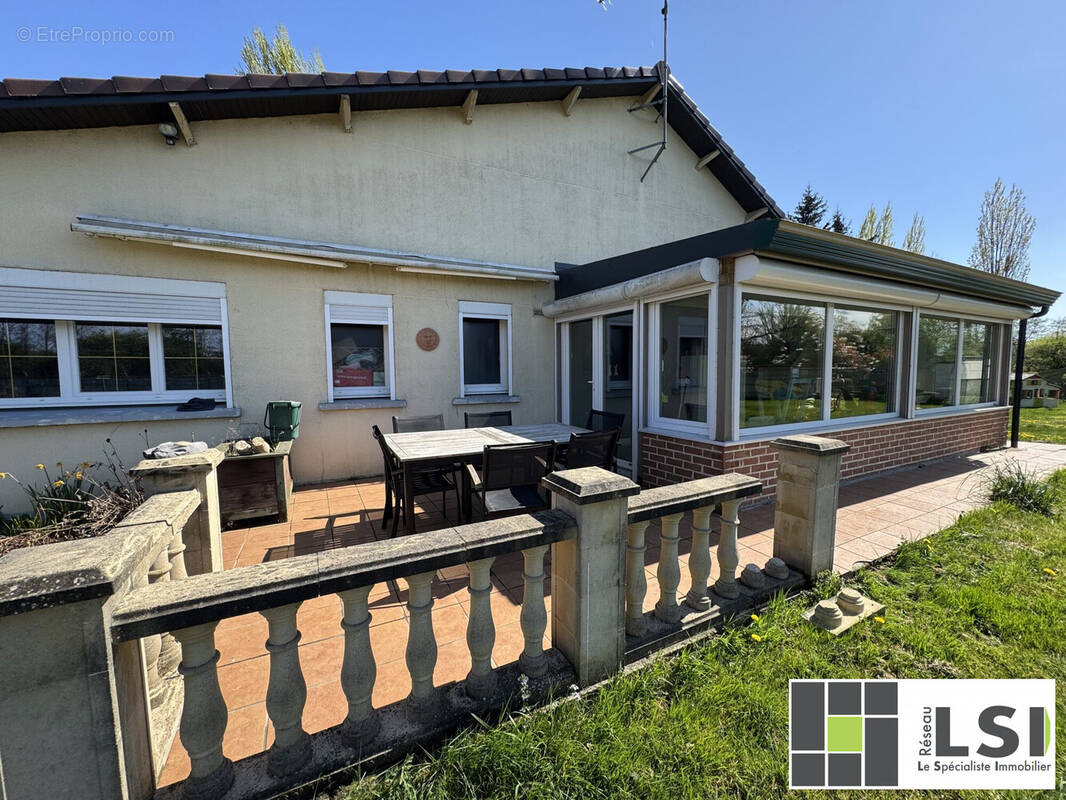 Maison à NEUF-MESNIL