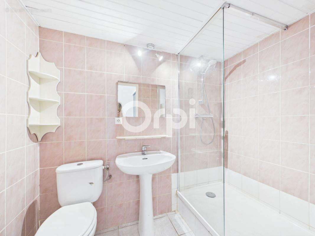 Villa individuelle a rafraichir - habitation + dependance + garage + annexes - vue imprenable - piscine a renover - terrain clos - photo 21