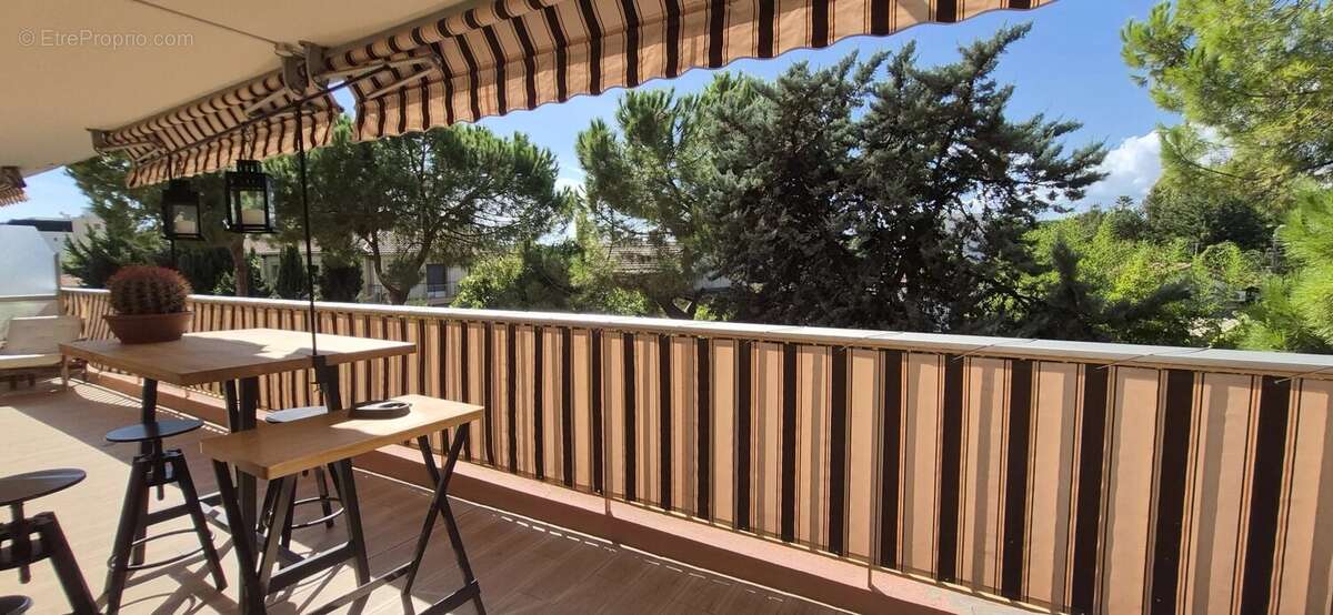 Appartement à SAINT-LAURENT-DU-VAR