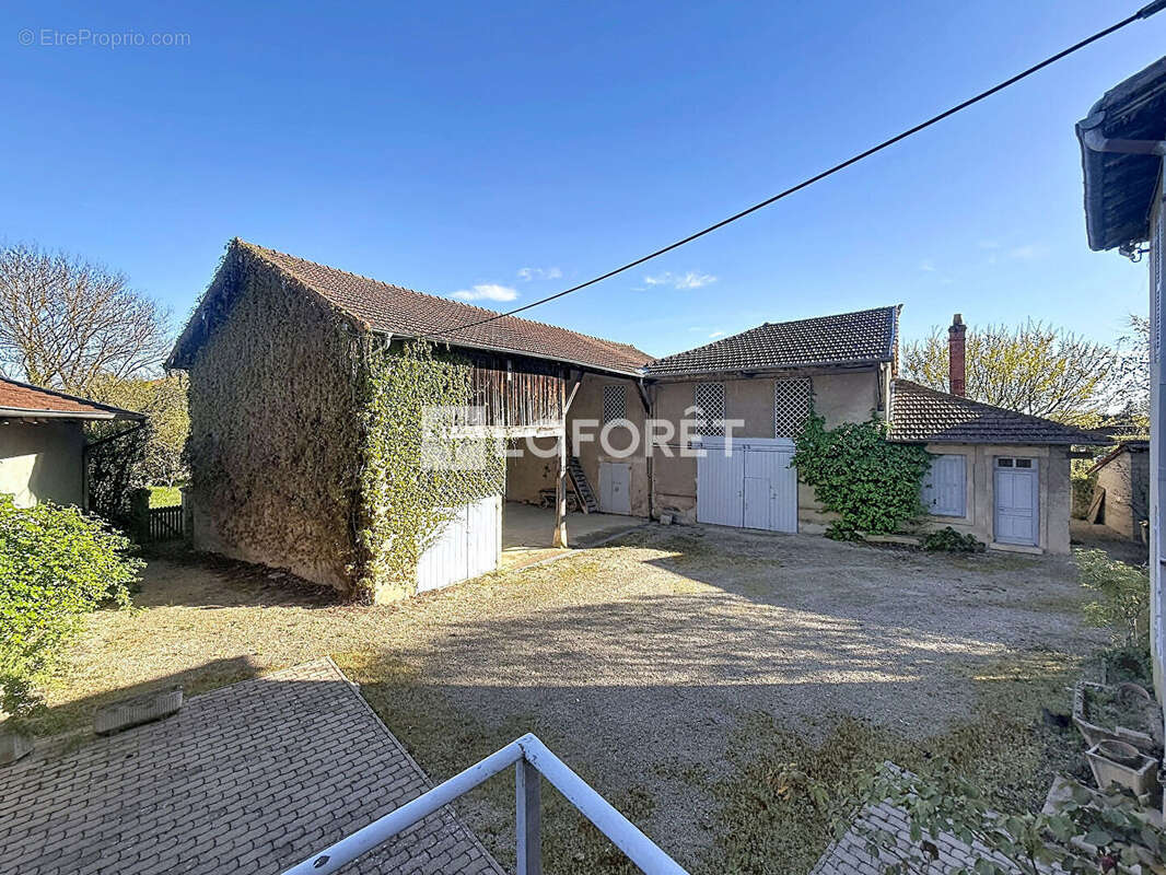 Maison à MONTREVEL-EN-BRESSE